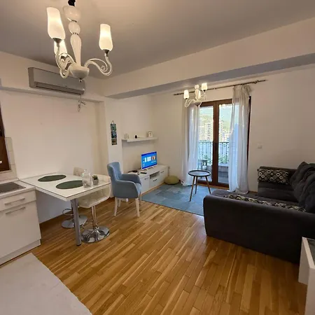 Nioi House With Free Parking Apartament